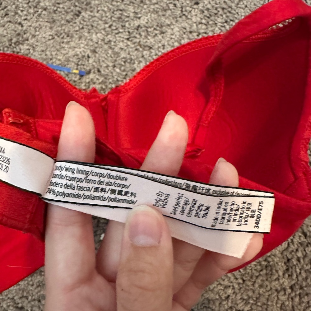 Body by Victoria’s Secret lined perfect coverage red bra size 34DD - Picture 2 of 8